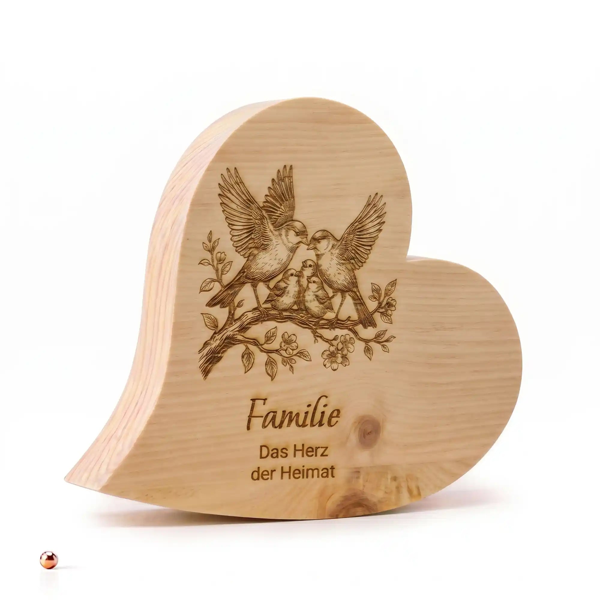 Zirbenherz aus Holz mit Familie Gravur das Herz der Heimat und Vogelmotiv als Geschenk fuer Familie und Zuhause. Zirbenherz aus Holz mit Familie Gravur das Herz der Heimat und Vogelmotiv als Geschenk fuer Familie und Zuhause.