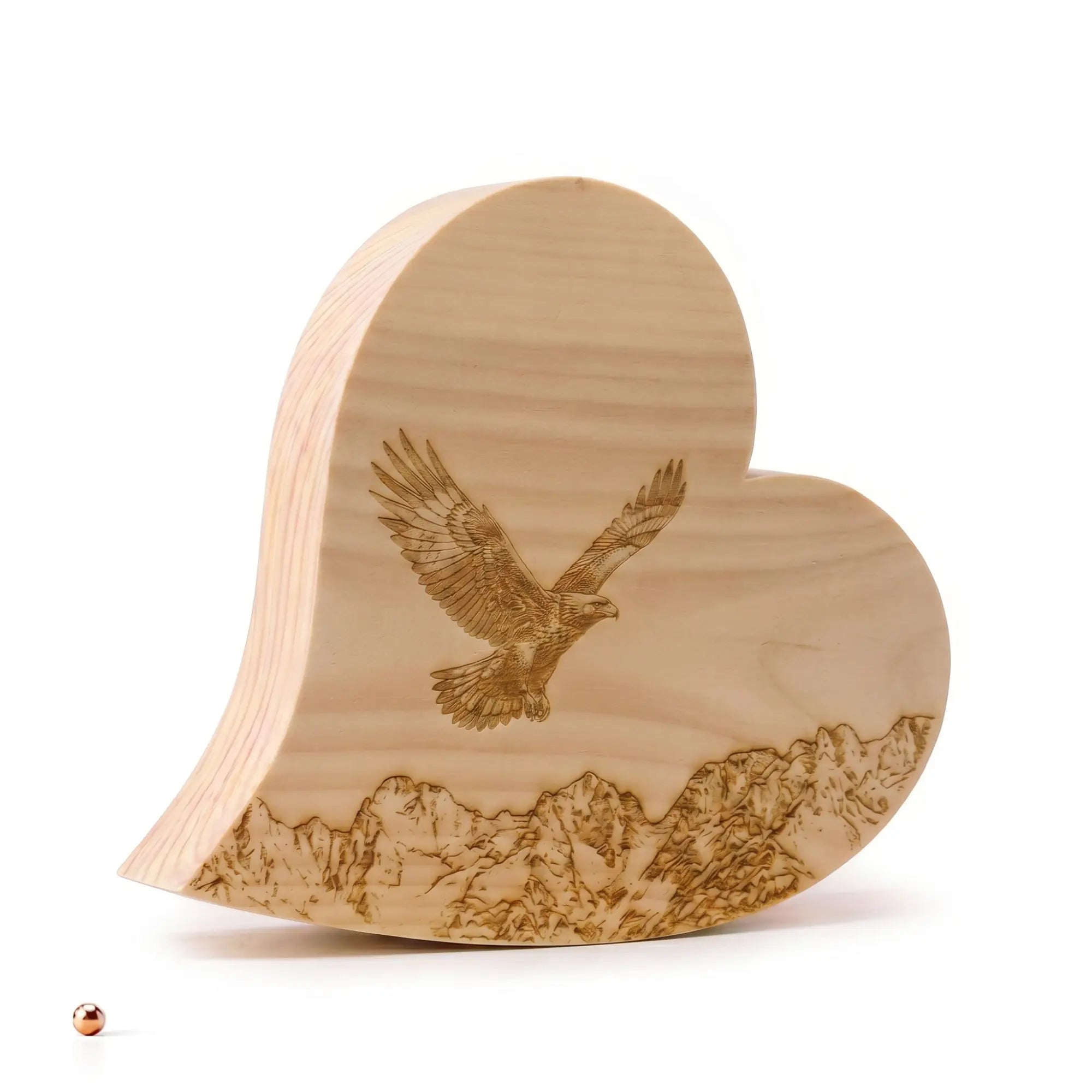 Massives Zirbenherz mit Steinadler-Gravur und Bergmotiv Wilder Kaiser aus Zirbenholz als Souvenir aus Kitzbuehel nahe Ellmau. Massives Zirbenherz mit Steinadler-Gravur und Bergmotiv Wilder Kaiser aus Zirbenholz als Souvenir aus Kitzbuehel nahe Ellmau.
