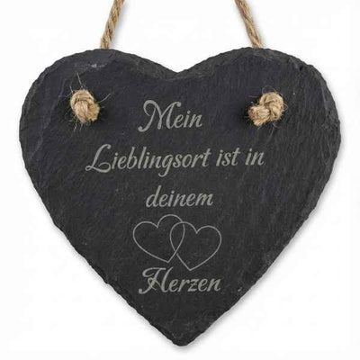 Herz aus Schiefer mit hochwertiger Lasergravur – Spruch: Mein Lieblingsort ist in deinem Herzen. Persoenliches Geschenk-Unikat aus dem Kreativstudio Kitzbuehel.