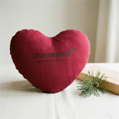 Rotes Zirben-Herzkissen Zirbenprodukt 40x40 cm mit natürlichen Zirbenflocken – handgefertigt in Tirol mit leichter Deko aus ästen