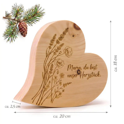 Zirbenherz Herzstueck aus Holz mit Gravur und sichtbaren Massen als Geschenk fuer Mama.