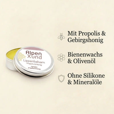 Silberne Lippenbalsam Dose links, rechts daneben drei Fakten mit dezenten Icons (Biene, Wabe, Schild) auf beigem Papier.

