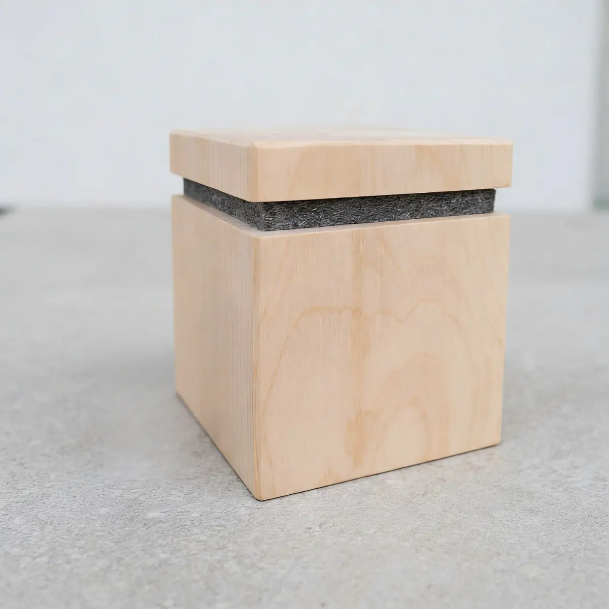 Vom naturbelassenen Zirbenholz zum handveredelten Geschenk – der GeschenkeReich Qualitaets-Unterschied aus Tirol.