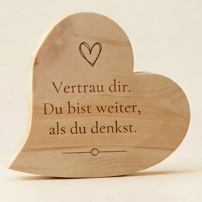 Zirbenherz mit Affirmation Vertrau dir selbst und Herz Gravur. Mentaltraining Geschenkidee fuer Selfcare, Achtsamkeit und mehr Selbstvertrauen.