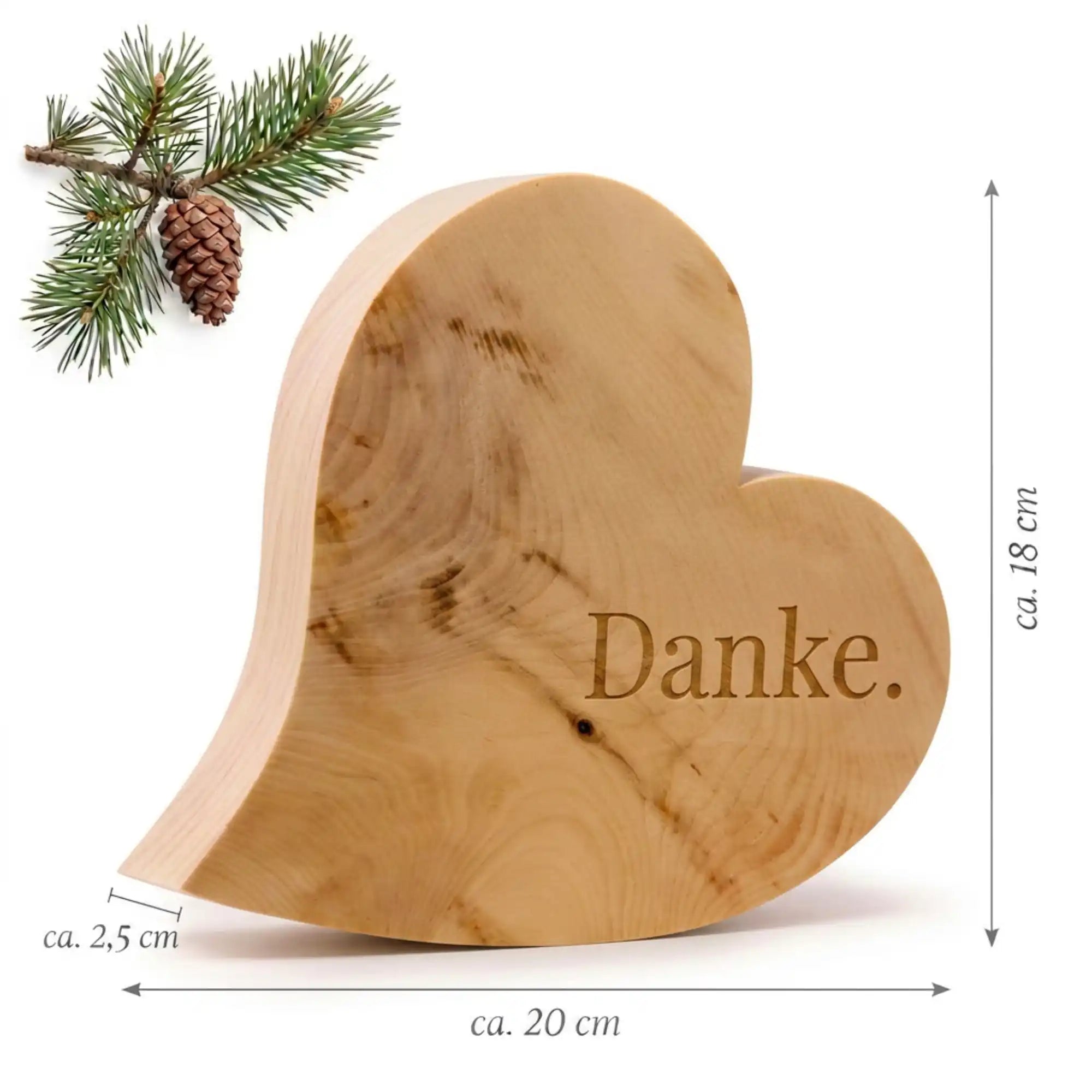 Zirbenherz Danke aus Zirbe mit Gravur und sichtbaren Massen auf weissem Hintergrund mit Zirbenzweig und Zirbenzapfen.