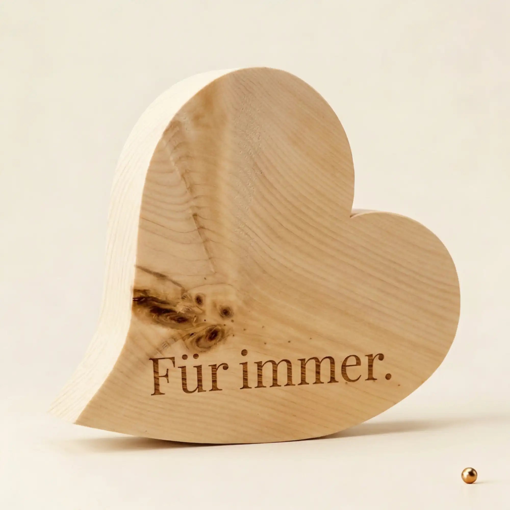Zirbenherz mit Gravur Für immer. – zeitloses Geschenk zum Muttertag aus massivem Alpen-Zirbenholz.