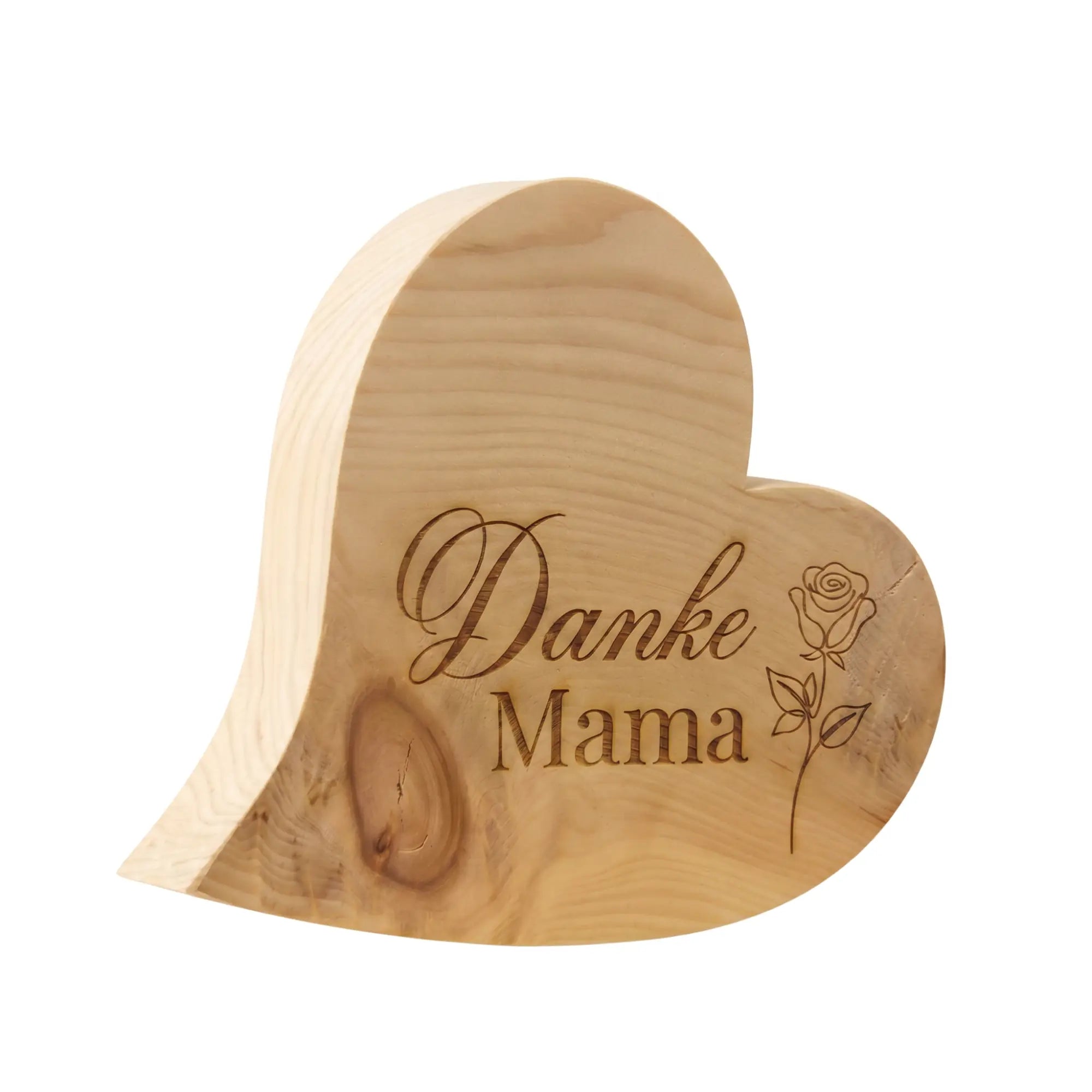 Zirbenherz Muttertagsgeschenk mit Gravur „Danke Mama“ und Rosenmotiv auf weissem Hintergrund.