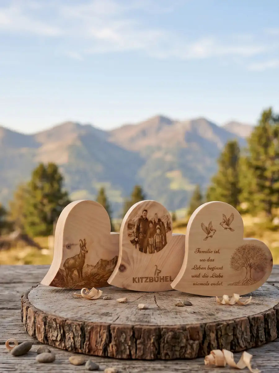 Zirbenherzen mit Gravur aus Zirbenholz als personalisierte Geschenkideen vom GeschekeReich.