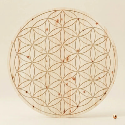 Blume des Lebens Wandbild aus Zirbenholz rund auf handgeschoepftem Papier.