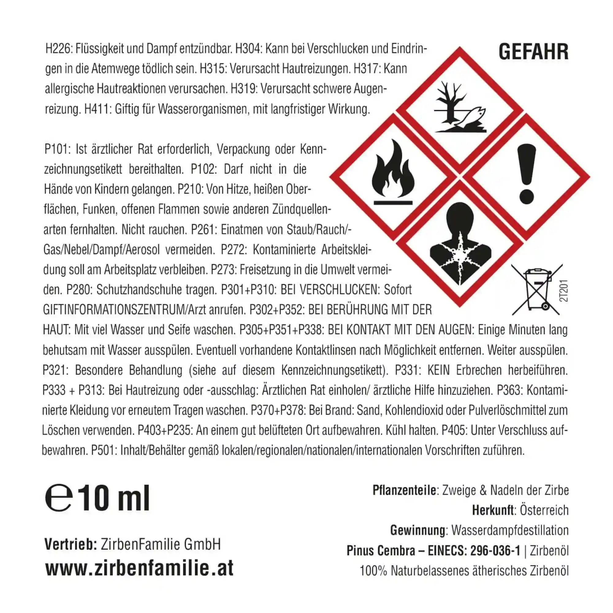 Rückseite der 10ml Zirbenöl-Flasche mit detaillierten Sicherheitshinweisen, Gefahrensymbolen und Anwendungshinweisen auf dem Etikett.