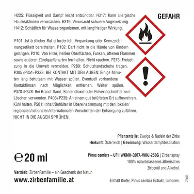 Nahaufnahme der 20ml Zirbenspray Reiseflasche mit gesetzlich vorgeschriebenen Warnhinweisen und Inhaltsstoffliste auf dem Etikett.