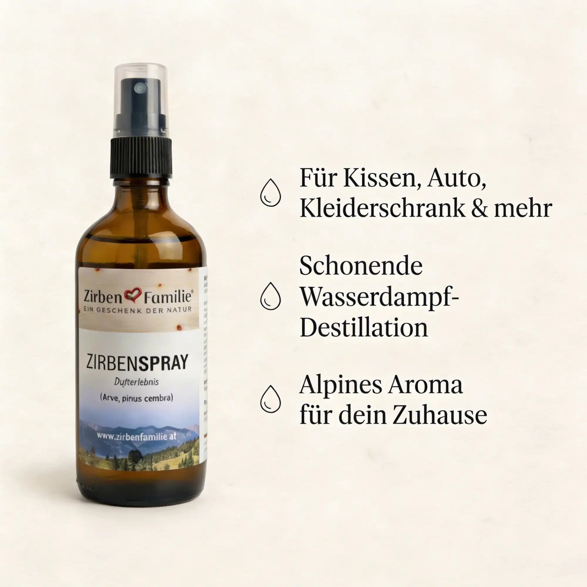 Hochwertige Setkarte für Zirbenspray auf beigem Buettenpapier mit Produktvorteilen wie 100% naturbelassen und Wasserdampf-Destillation.